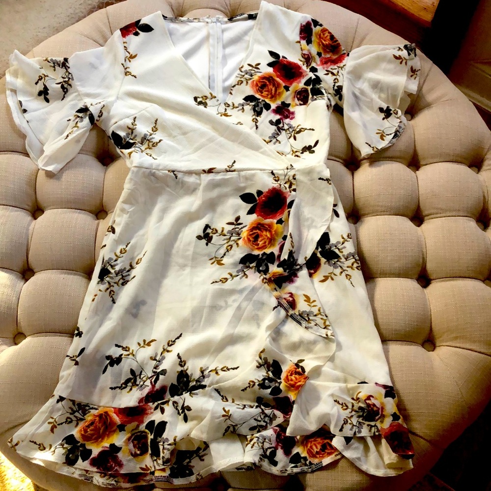 White mini dress with flowers